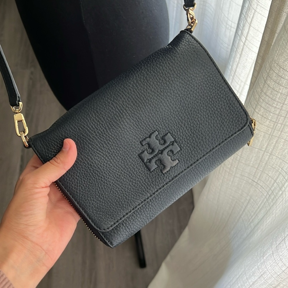 Tory Burch Thea Leather Crossbody in Navy Blue